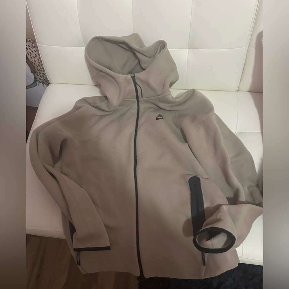 Nike Sportswear Tech Mens size Medium Tan Hooded Jacket